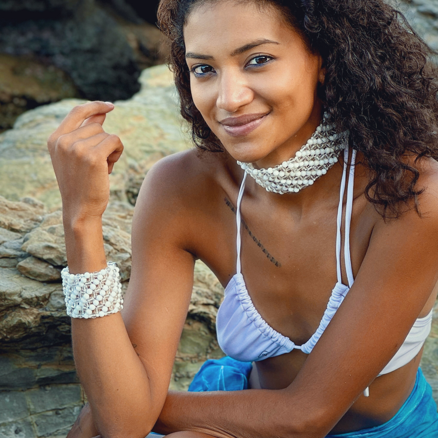 SAHARA S6 Choker in White Shell + Clear Quartz