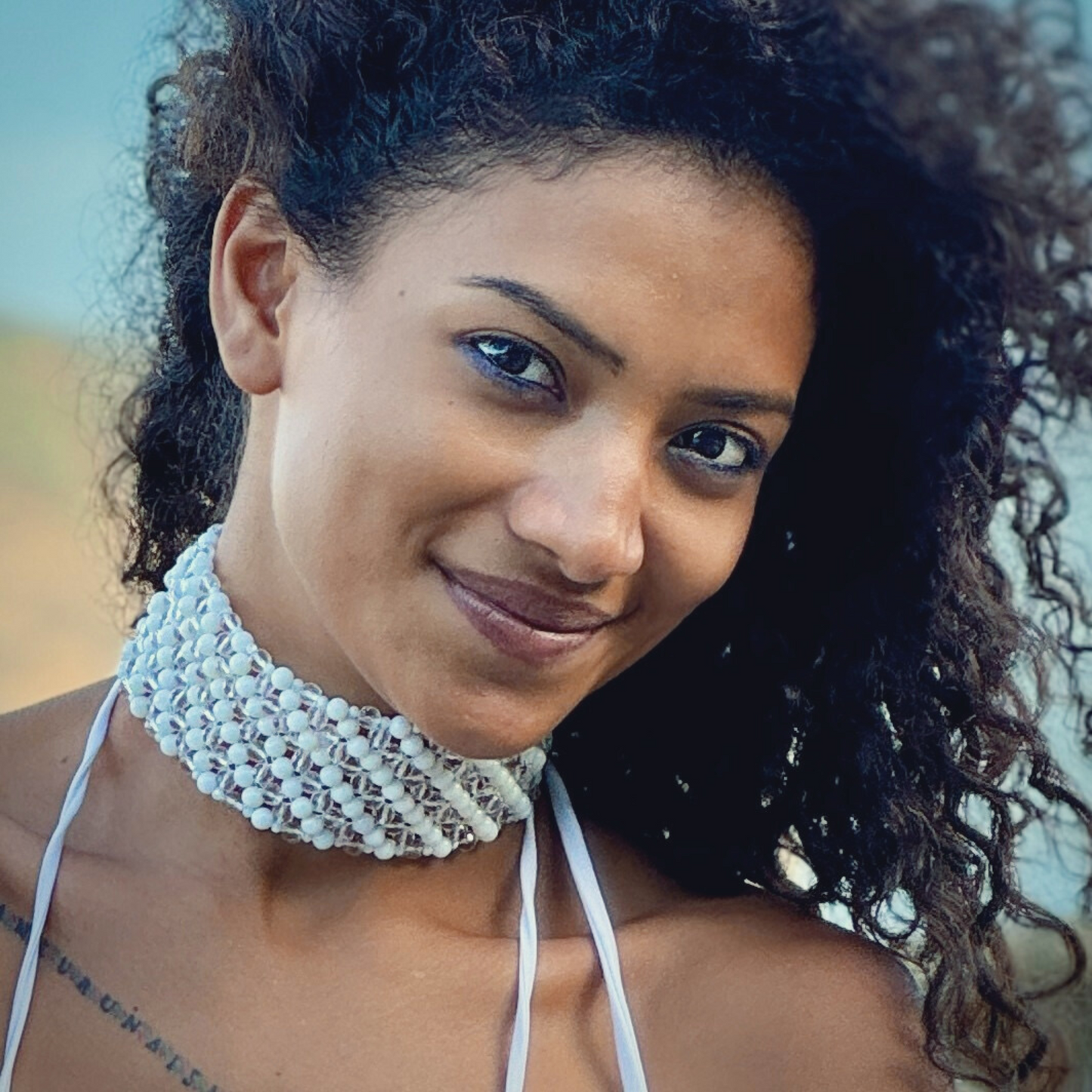 SAHARA S6 Choker in White Shell + Clear Quartz