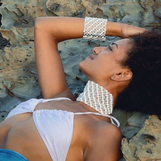 SAHARA S8 Choker in White Shell + Clear Quartz