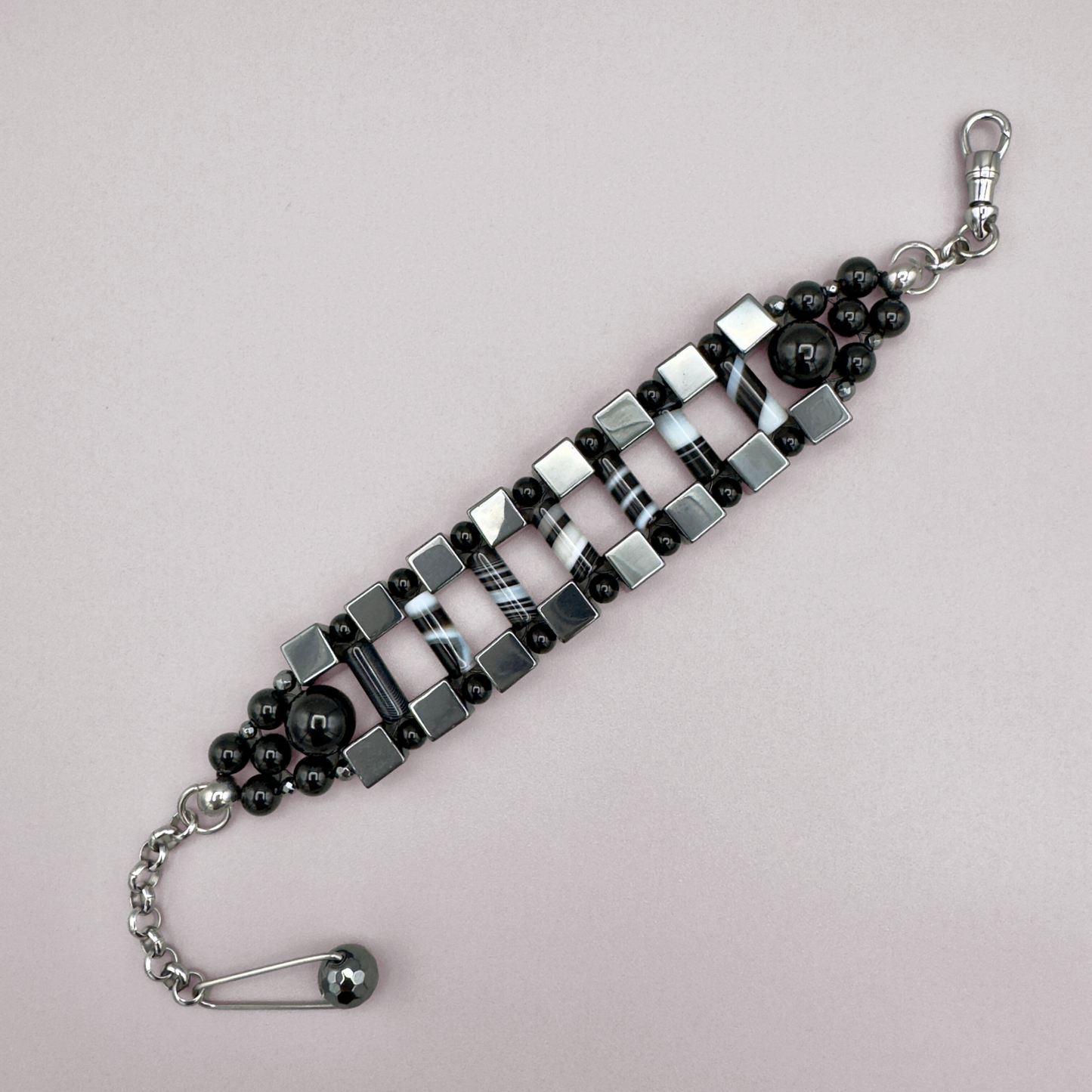 Bracelet in Hematite + Black Sardonyx