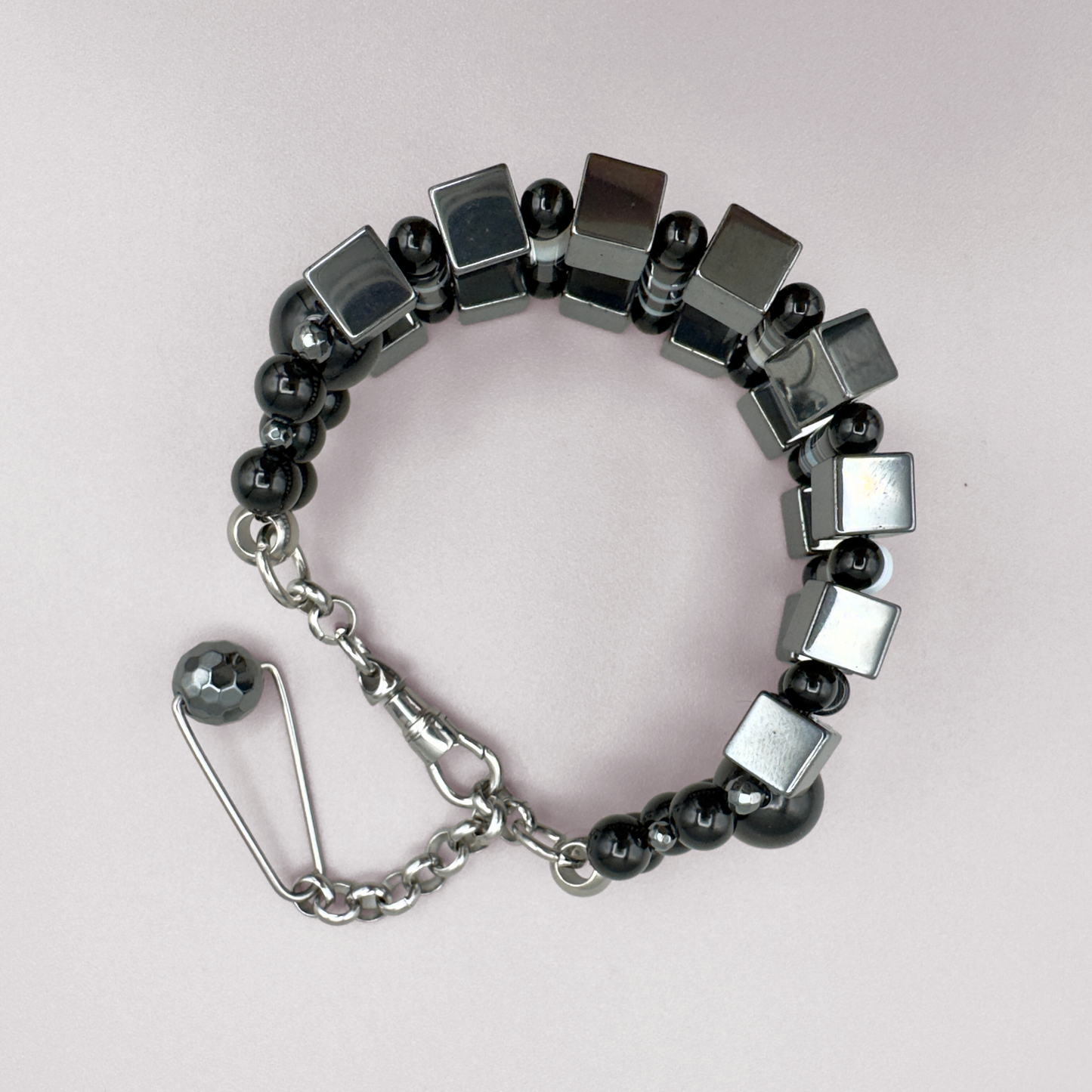 Bracelet in Hematite + Black Sardonyx