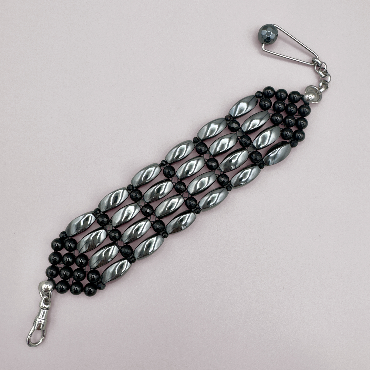 Bracelet in Hematite + Black Onyx