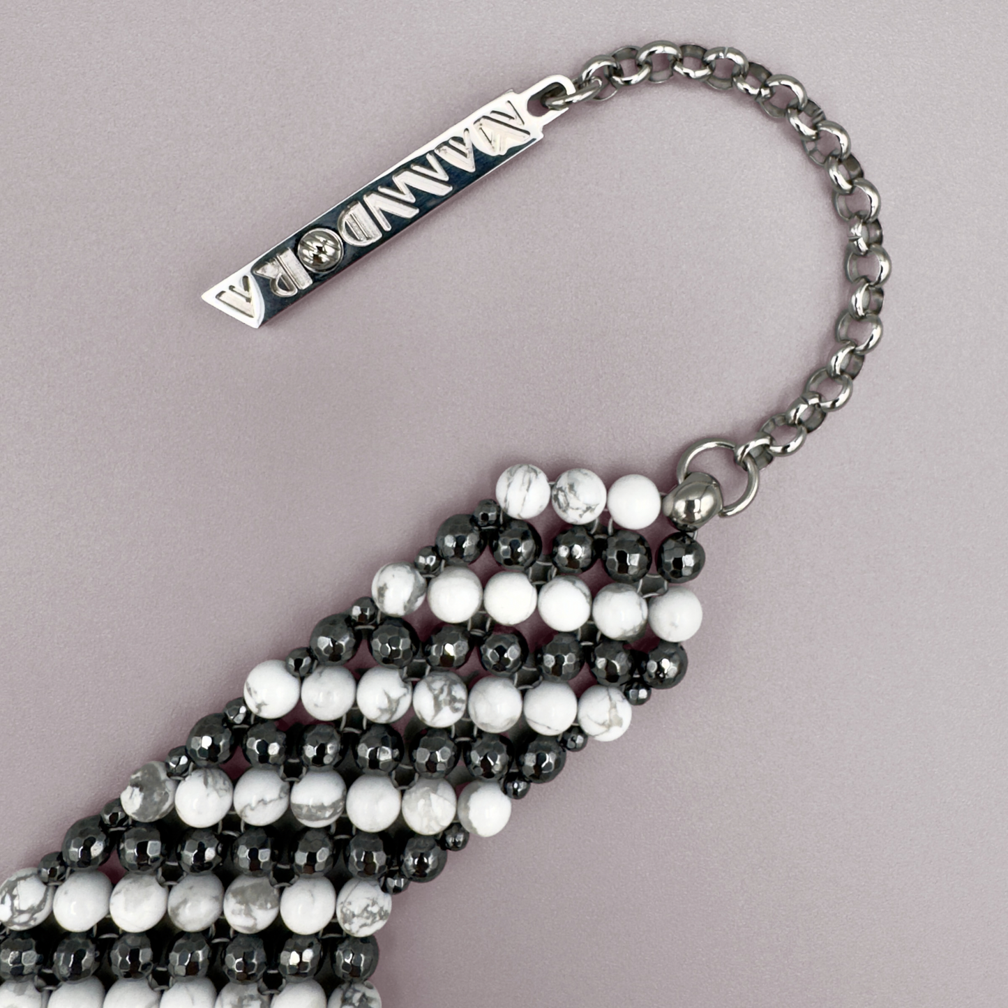 SAHARA S12 Choker Necklace in Howlite + Hematite