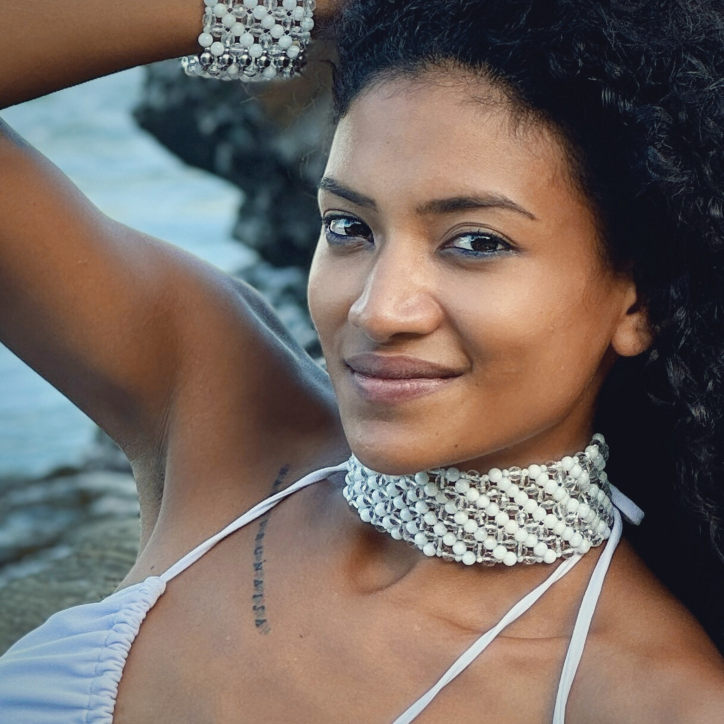 SAHARA S6 Choker in White Shell + Clear Quartz