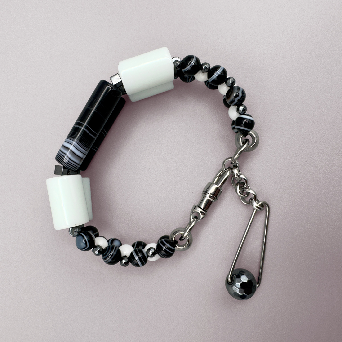 Bracelet in Black Sardonyx + White Jade